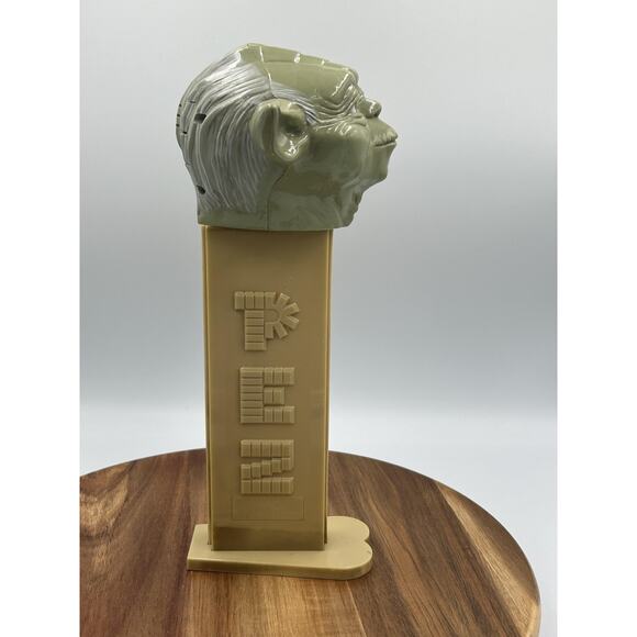 PEZ Star Wars Yoda Giant PEZ Candy Dispenser Collectible Figure Display Large - Picture 4 of 8